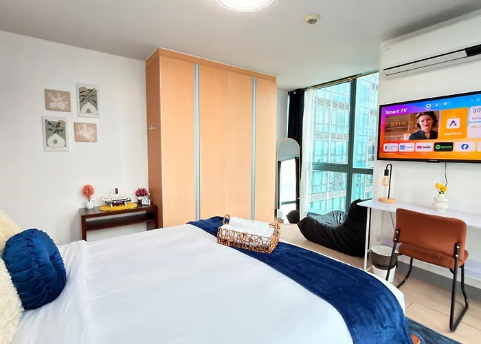 Free Welcome Breakfast, Huge Bgc 2br, Great For 6, 300mbps Fiber, Steps To Mitsukoshi & Uptown, 29w Apartment *