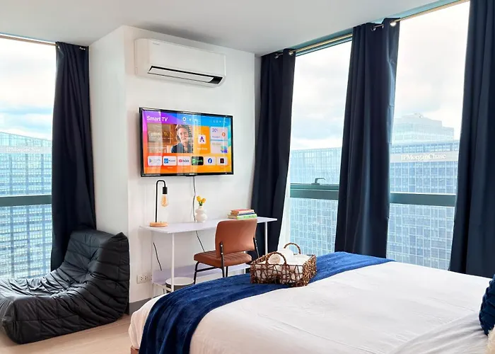 Apartment Free Welcome Breakfast, Huge Bgc 2br, Great For 6, 300mbps Fiber, Steps To Mitsukoshi & Uptown, 29w *
