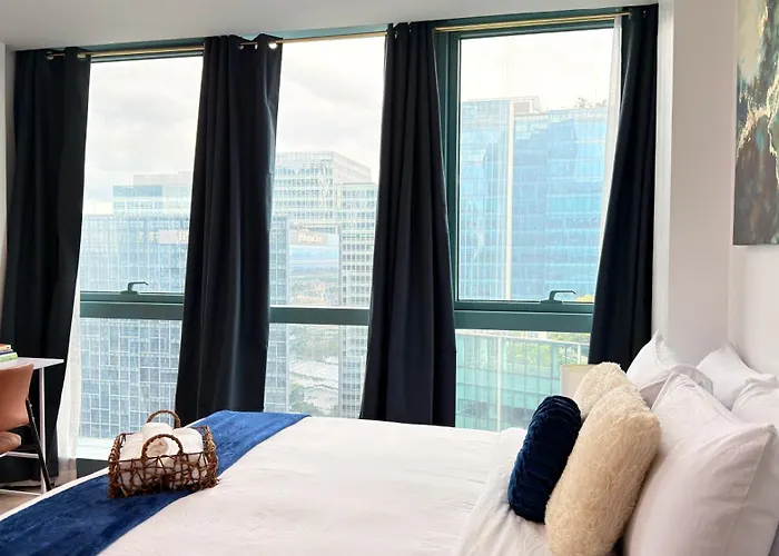 Free Welcome Breakfast, Huge Bgc 2br, Great For 6, 300mbps Fiber, Steps To Mitsukoshi & Uptown, 29w Manila