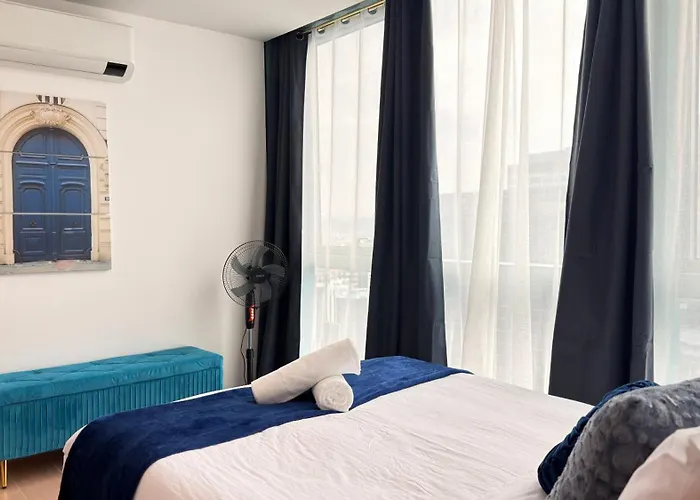 Free Welcome Breakfast, Huge Bgc 2br, Great For 6, 300mbps Fiber, Steps To Mitsukoshi & Uptown, 29w