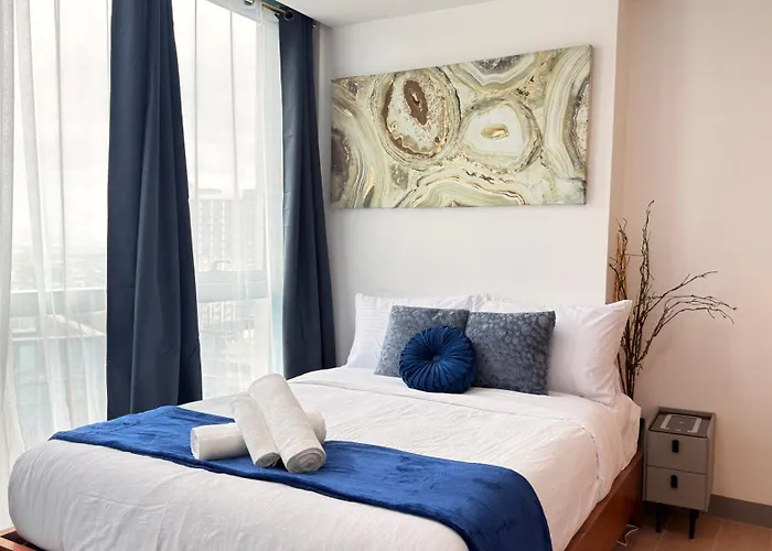 Free Welcome Breakfast, Huge Bgc 2br, Great For 6, 300mbps Fiber, Steps To Mitsukoshi & Uptown, 29w Apartment *