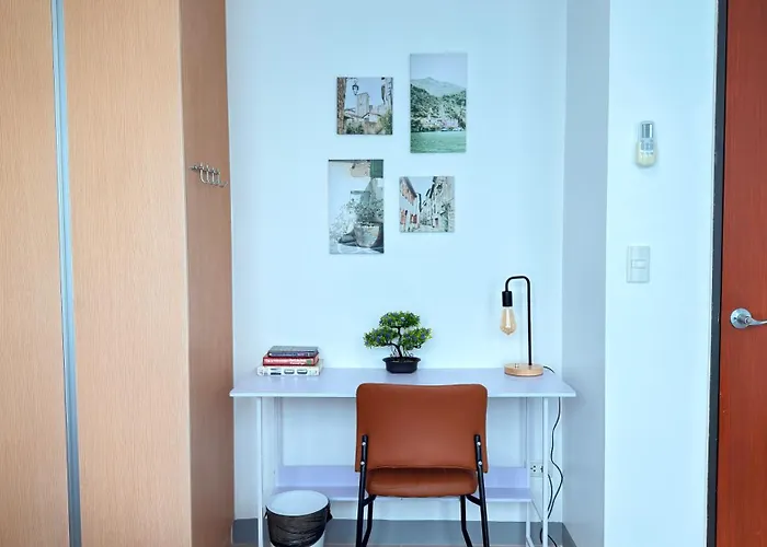 Free Welcome Breakfast, Huge Bgc 2br, Great For 6, 300mbps Fiber, Steps To Mitsukoshi & Uptown, 29w *