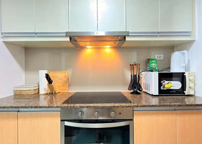 Apartment Free Welcome Breakfast, Huge Bgc 2br, Great For 6, 300mbps Fiber, Steps To Mitsukoshi & Uptown, 29w *